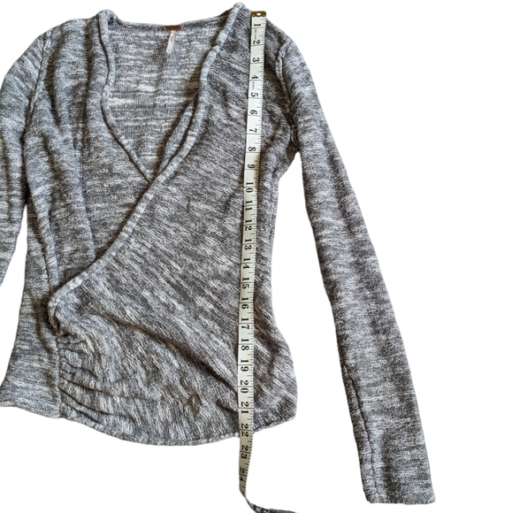 Free People Faux Wrap Knitted Low V-neck Light Sweater Women's Size Small Gray - Picture 5 of 9